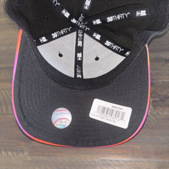 Men's New Era  Black/Orange San Francisco Giants 2025 City Connect 39THIRTY M/L - Picture 4 of 5